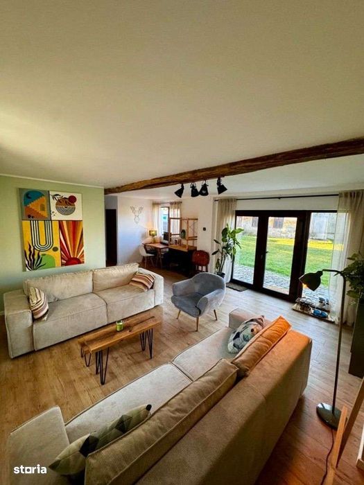 Proprietate independentă energetic format din 2 case si anexe