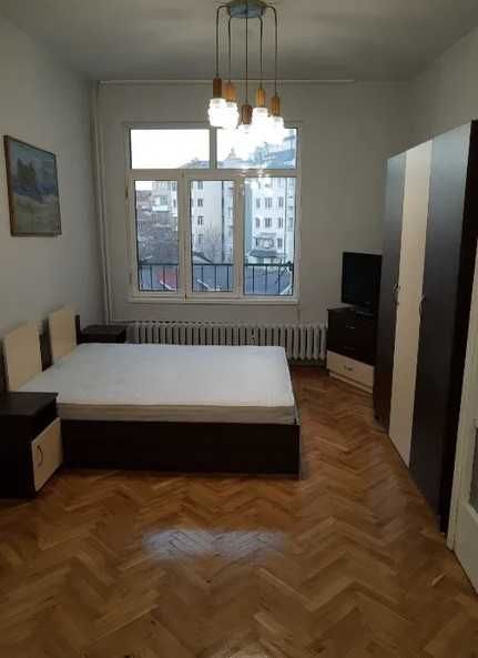 Дава се под наем Двустаен апартамент в София, Център - 65 кв.м за 373.83 € - Снимка #1