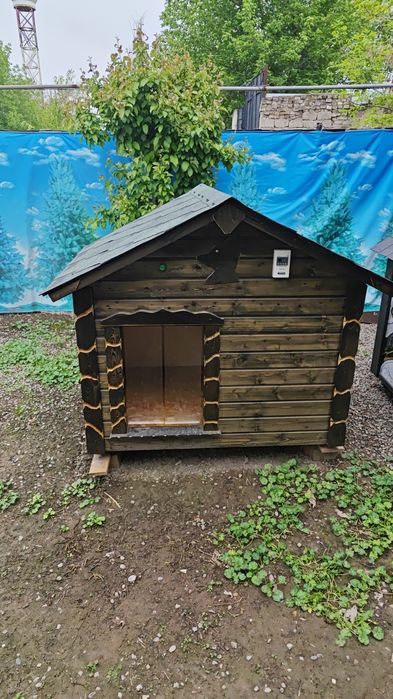 Вольер с будкой. Теплый очень.