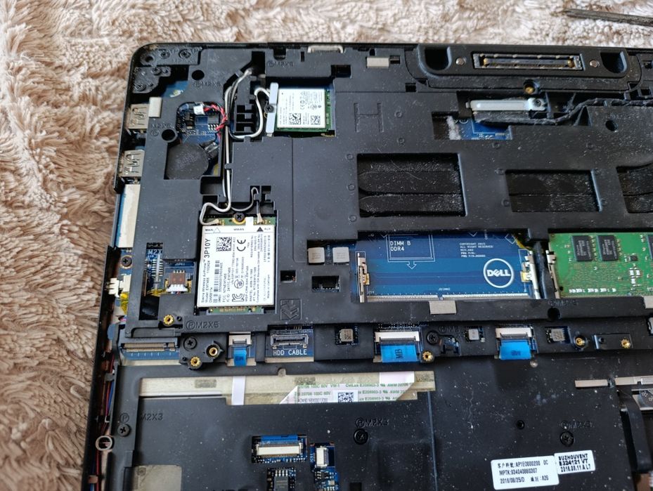 Продавам лаптоп DEEL