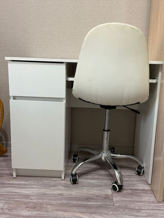 Компьютерная стол и кресло