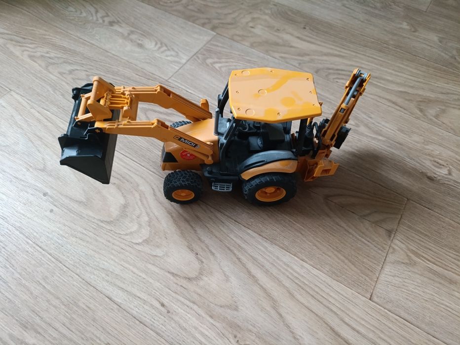 Трактор-экскаватор Bruder