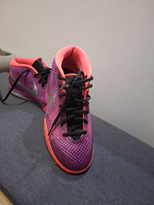 Маратонки Nike носени