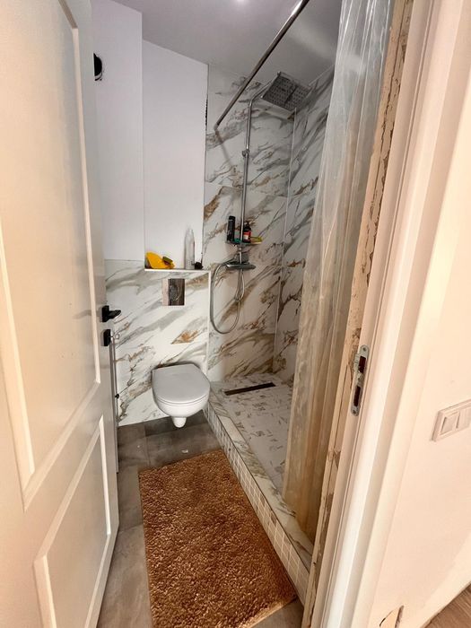 Vând apartament trei camere in Floresti — fotografia 1