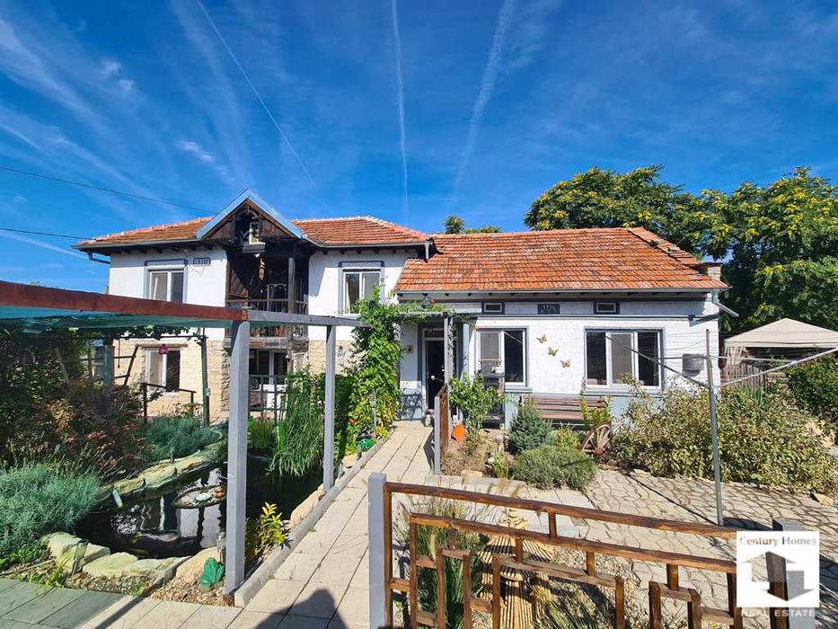 145307 Реновирана къща с добре аранжиран двор в с. Полски Сеновец