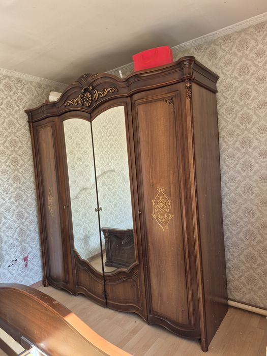 Продам спальный гарнитур