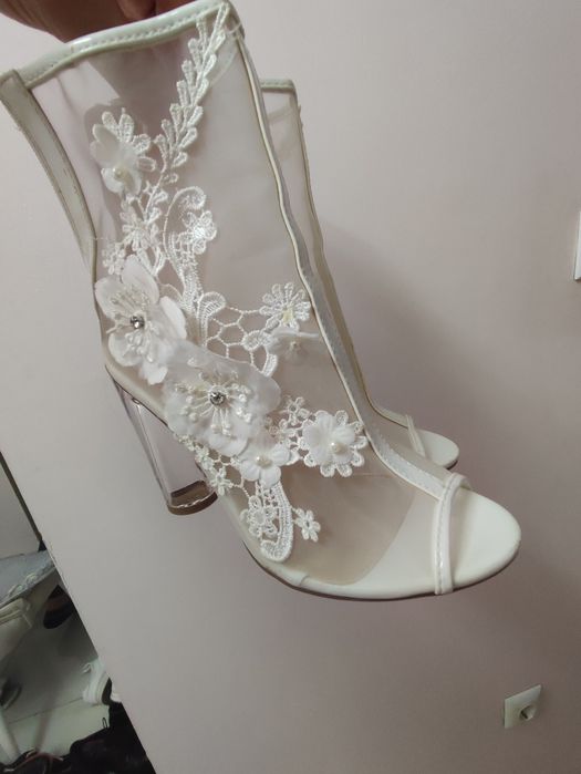 Дамски чисто нови ботуши