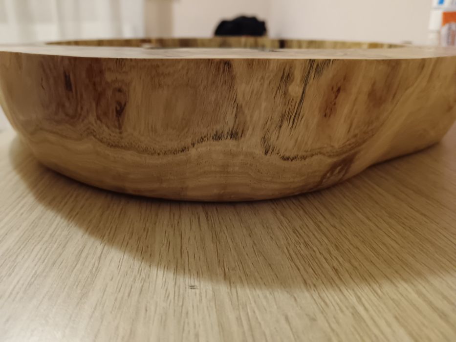 Продавам огледало от естествено дърво.