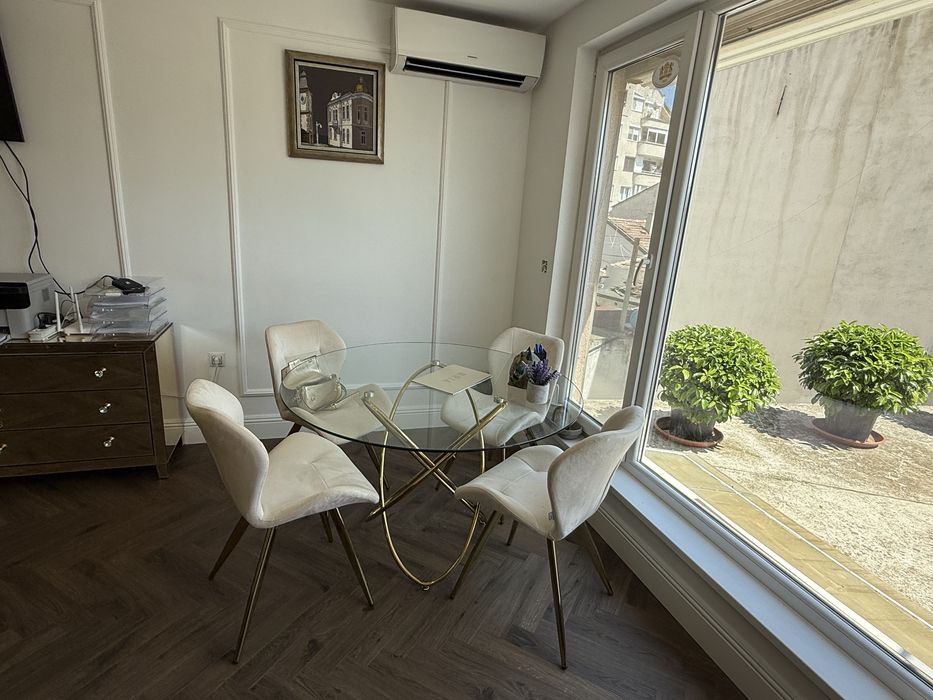 Ателие под наем в центъра, Бургас.В момента подходящо за офис.