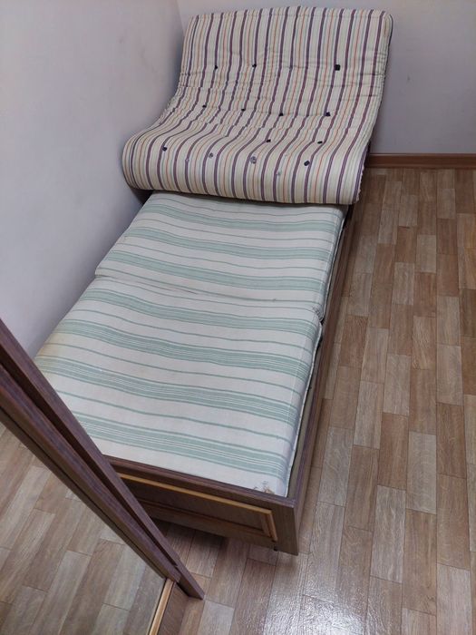 Шкаф купе и кровать