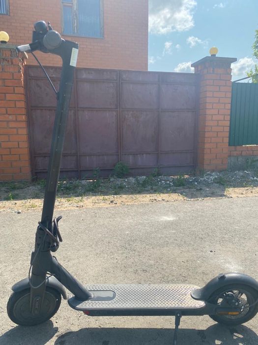 Продам электросамокат Xiaomi Essentail