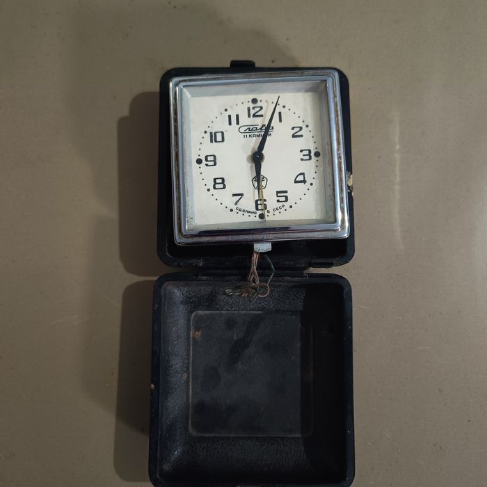 Переносные часы будильник Слава