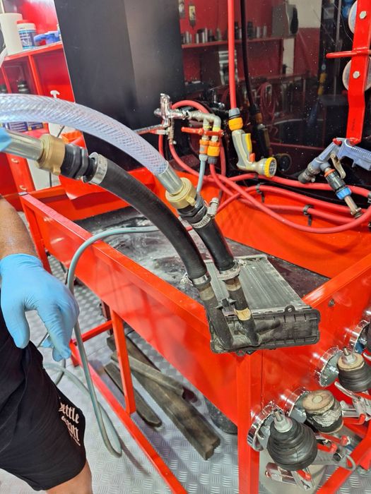 Машинна промивка радиаторче на автопарно