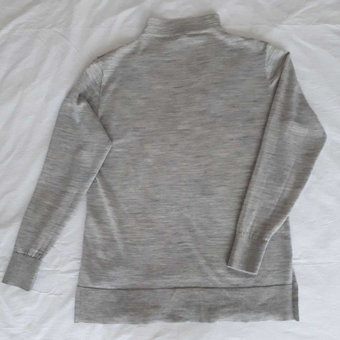 Дамски вълнени пуловери -  бял - S/М - 1 бр, сив - М - 1 бр.