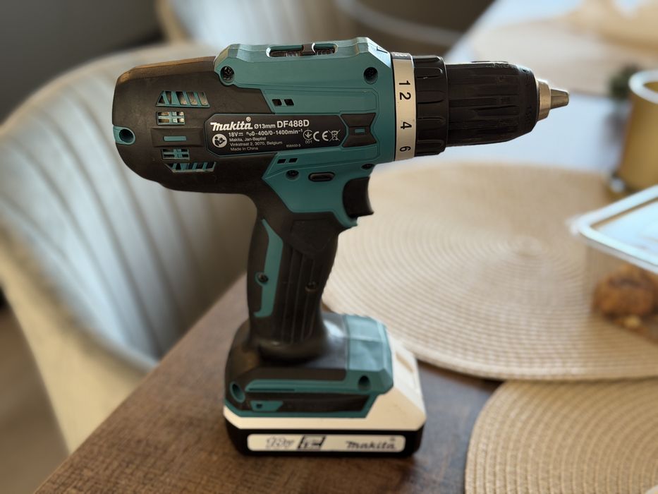 Vand Makita ingaurit si insurubat DF488D