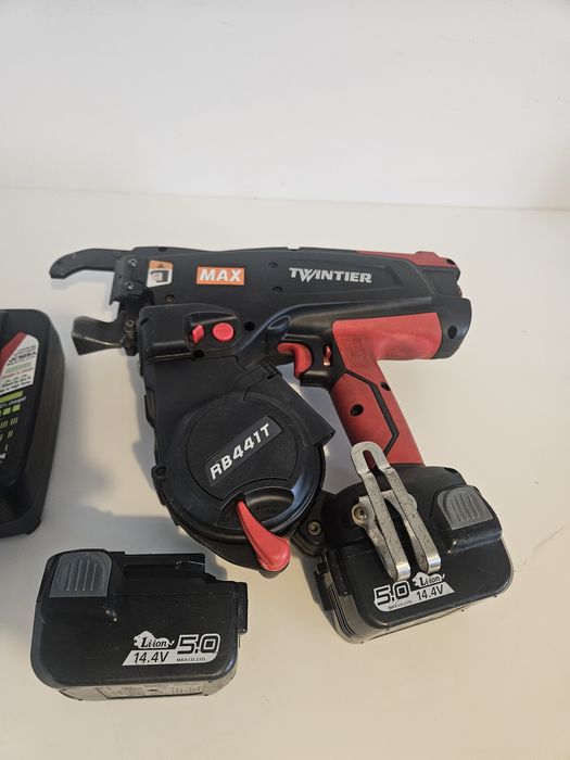 Mașini de legat fier max rb 441,611 si 443