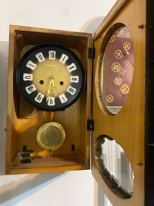 Ceas de perete cu pendula Iantar - USSR, 1960-1970. functioneaza foarte bine