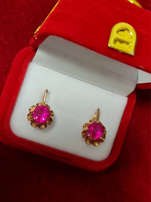 Золотые серьги 583 пробы с рубинами