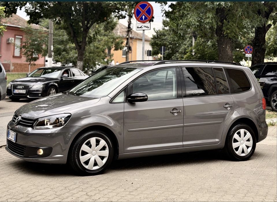 VOLKSWAGEN Touran