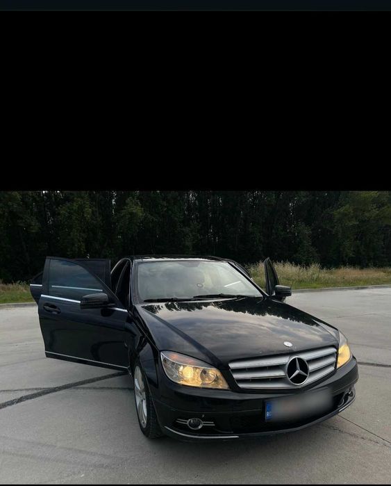 MERCEDES BENZ  C200 SCHIMB CU 4X4  de preferat   Jeep Renegade