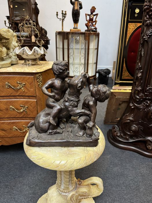 Statueta deosebita din bronz masiv