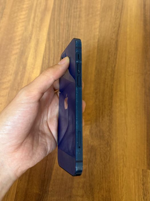 В продаже iPhone 12
