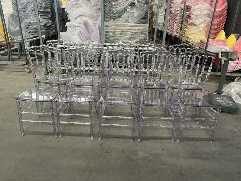 Стуля прозрачный