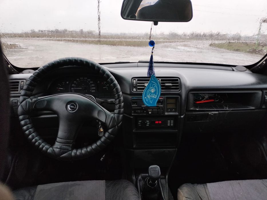 Продам  машину опель вектра