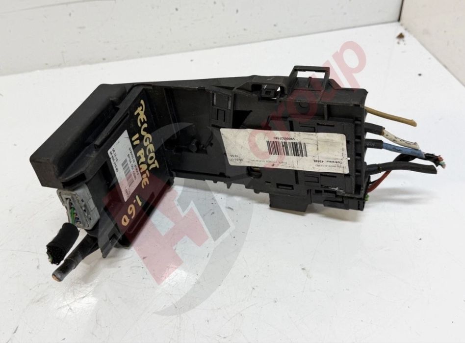 BPGA модул акумулатор зареждане плюсова клема бушон табло Пежо Ситроен