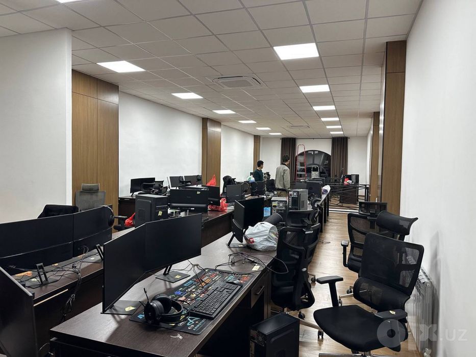 Продается Нежилой Ор-р ЖК казахистан 244м2