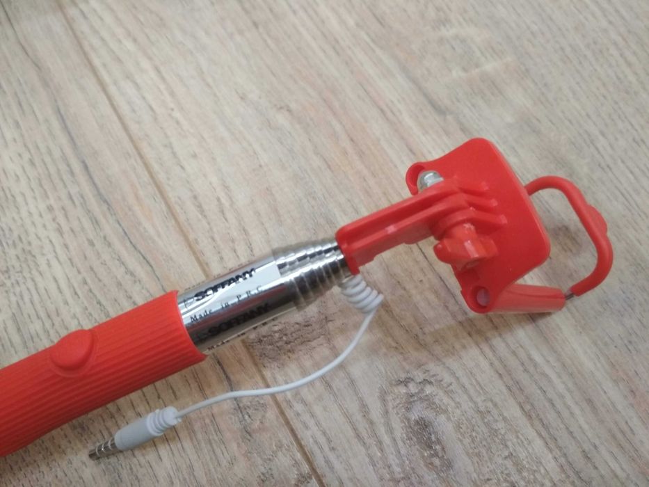 Selfie stick Soffany за мобилен смарт телефон селфи стик с аудио жак, метален корпус