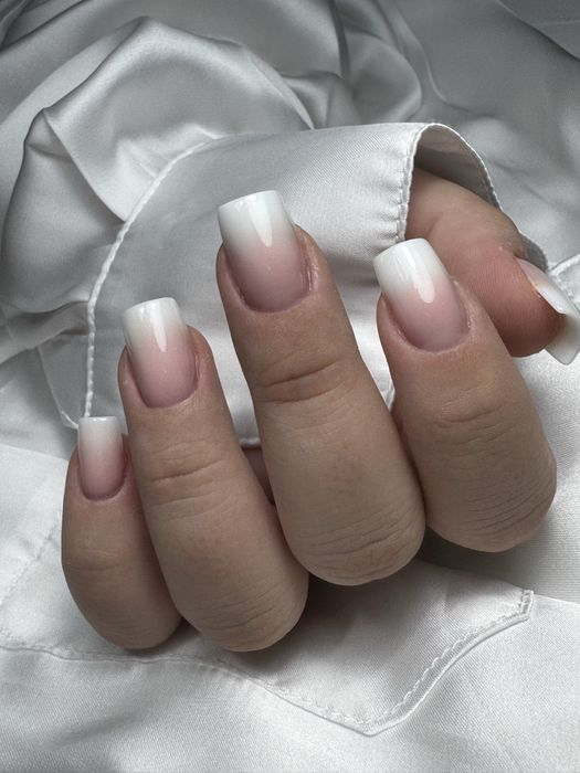 Unghii cu gel si semi