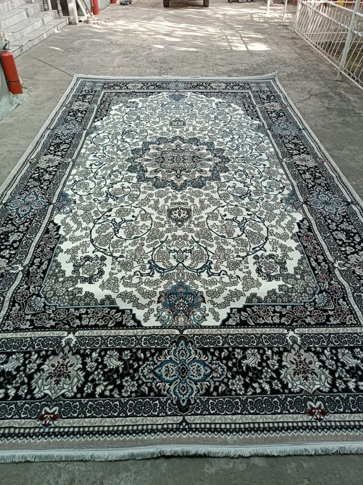 Mexmonxona uchun tayyor gilam sotiladi uchga besh optim narxlardagilam