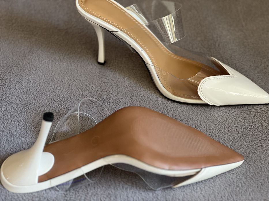 Дамски бели токчета Alaia