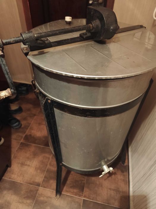 Центрофуга за мед .