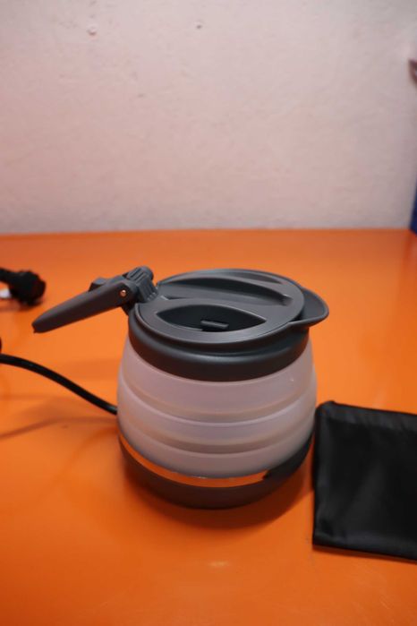 Adler AD1279 Сгъваема електрическа кана, 0,6 л, 750 W, силиконова, без BPA