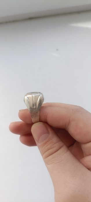 Срочно продам 2 печатки серебко 925 проба
