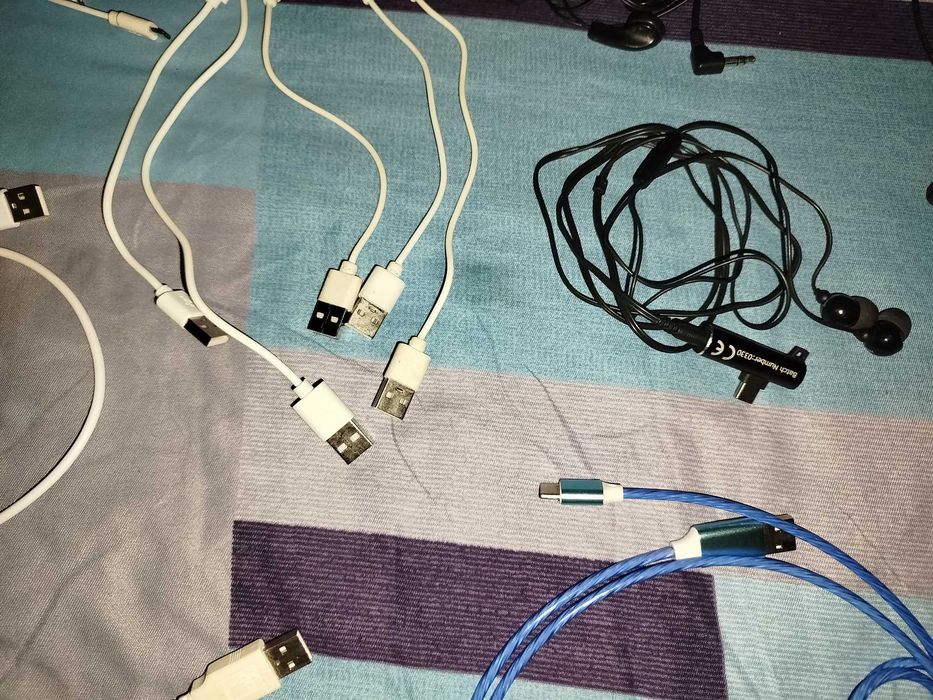 Vând adaptor pentru casti cu adaptor usb ptr încărcat și jack
