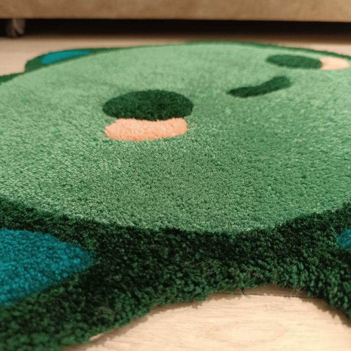 Ковёр ручной работы Динозаврик в технике тафтинг