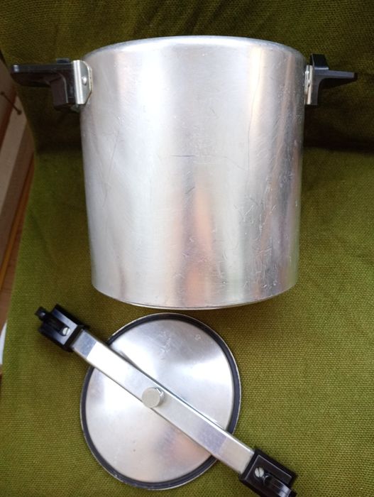 Чаени чаши+ Херметическа тенджера