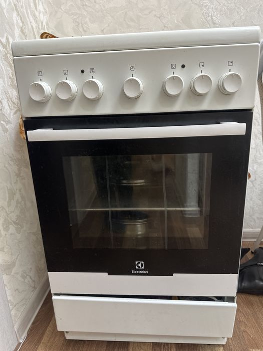 Продам электрическую плиту