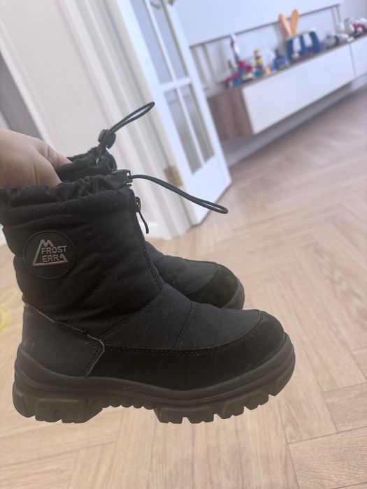 Отдам две парф обуви 32 размер