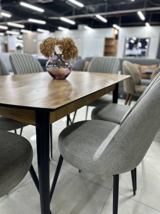 Стол и 6 стуля для кухни и для гостиной