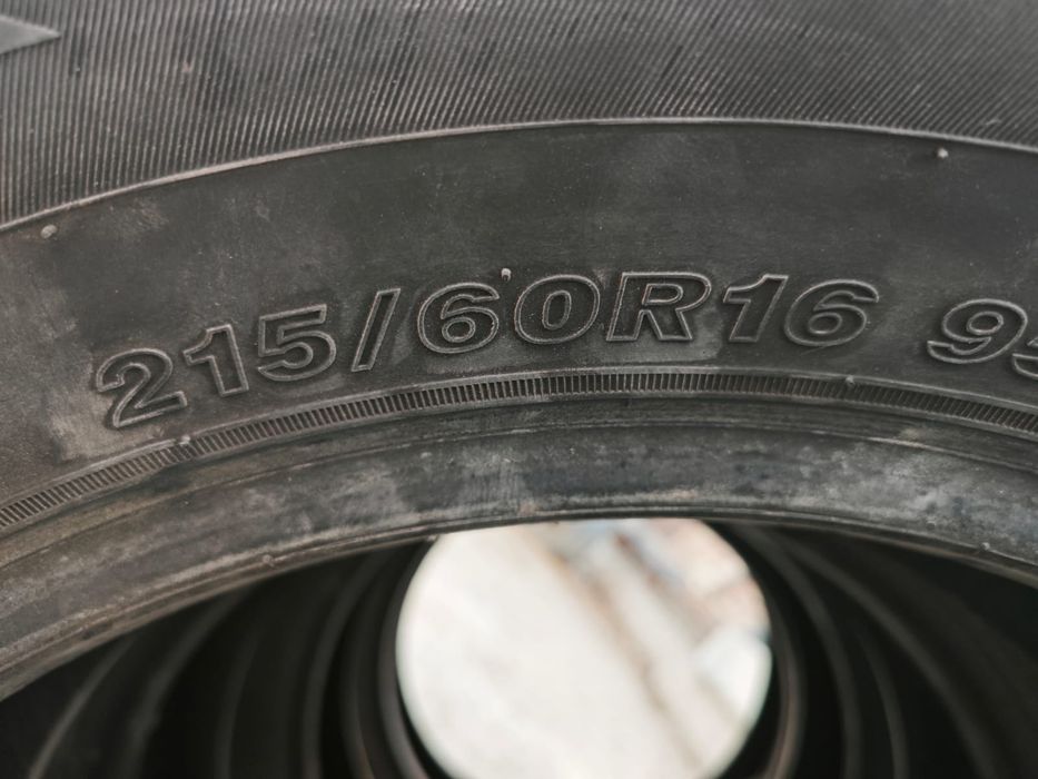 Продам зимние шины 215/60R16