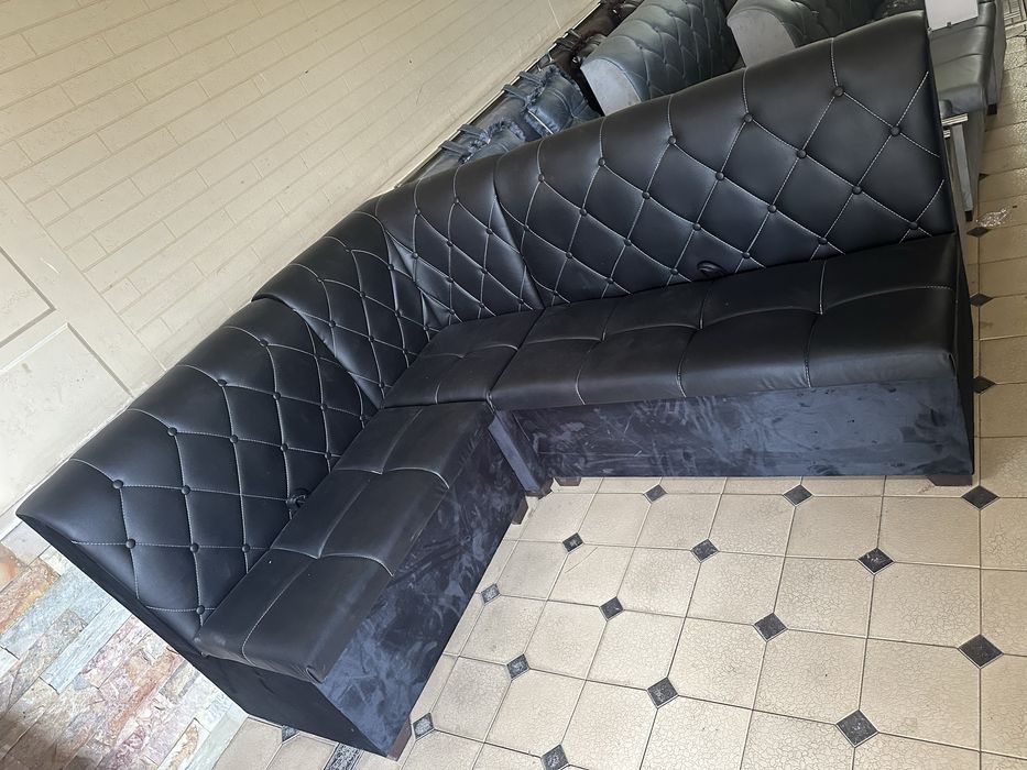 Кухини угалок+ стол + пуфик