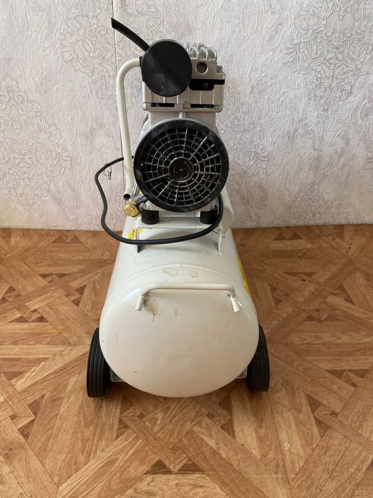 Продается безмасленый воздушный компресор