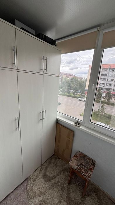 Продам! 3к кв новой планировки 1993 г.п.с мебелью и техникой 8 шкала!