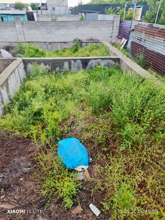 Участок с домом (времянка)