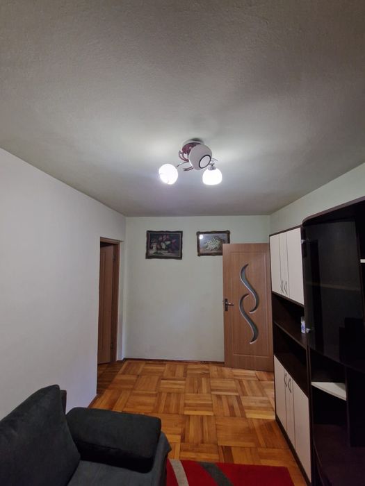 Inchiriez apartament 3 camere Arad