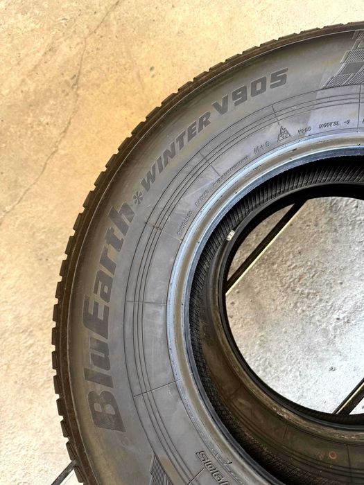 215/80 R16 • Iarna • Yokohama BluEarth Winter V905 103T | 2 buc | Pret/buc